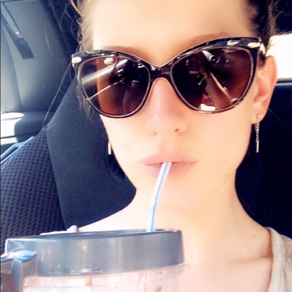 Meet your Posher, Sara - Picture 1 of 5